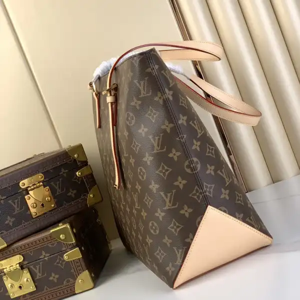 LOUIS VUITTON Mezzo