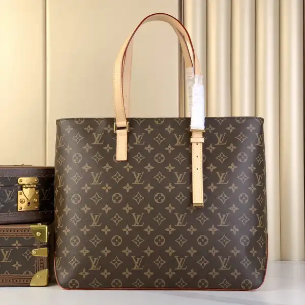 LOUIS VUITTON Mezzo