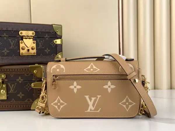 LOUIS VUITTON POCHETTE METIS EAST WEST