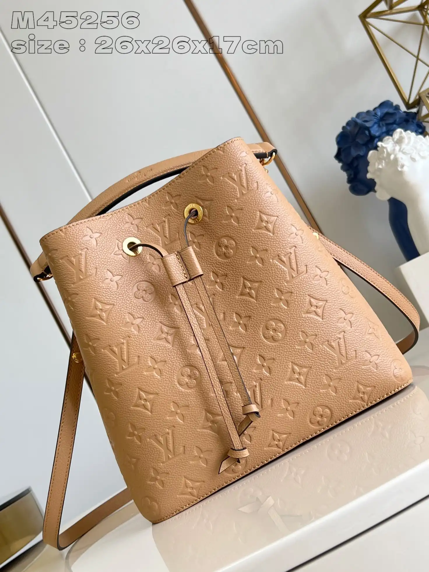 First bag ru LOUIS VUITTON NÉONOÉ MM