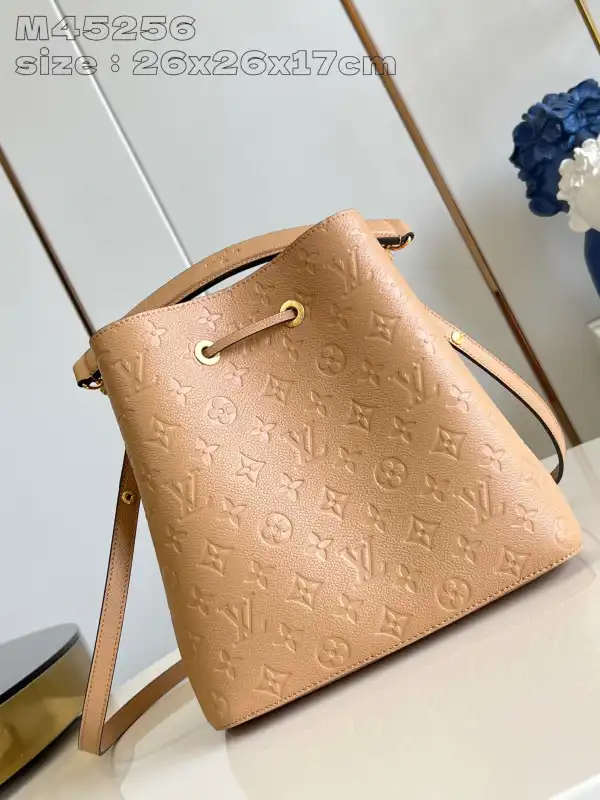 First bag ru LOUIS VUITTON NÉONOÉ MM