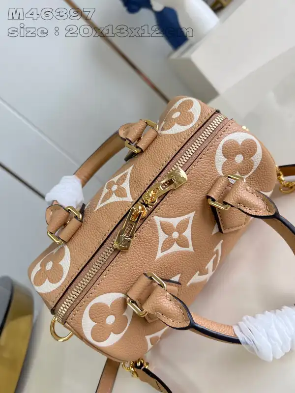 First Bag Ru LOUIS VUITTON SPEEDY BANDOULIÈRE 20