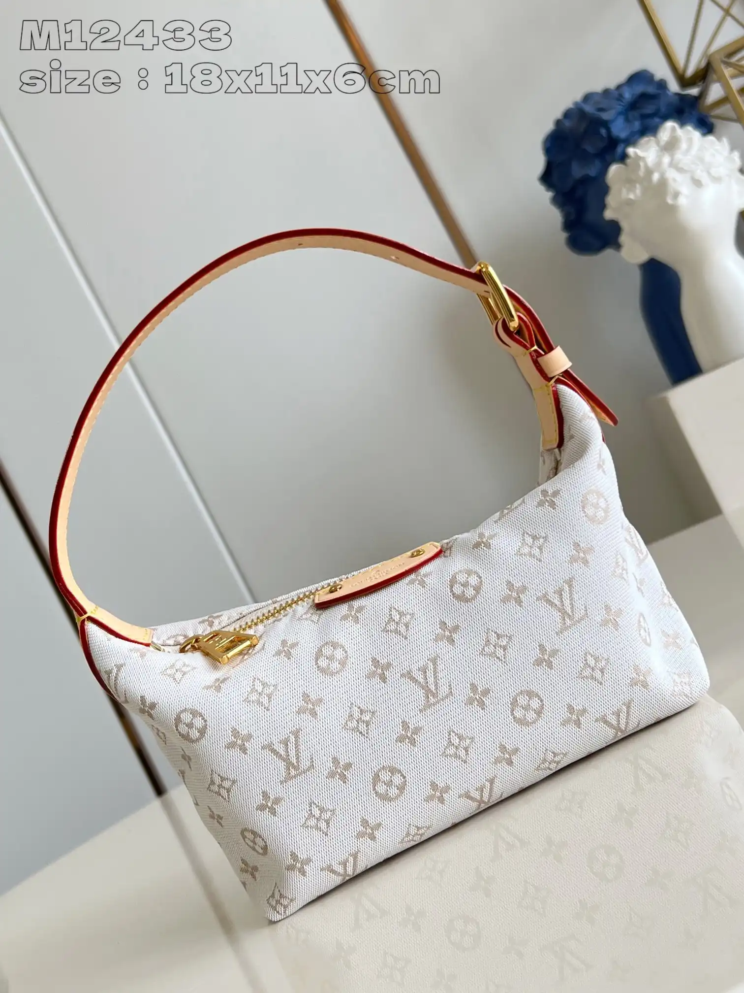 Frstbag ru Louis Vuitton Hills Pochette