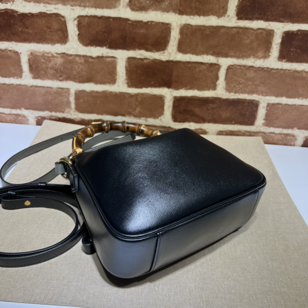 HOT SALE Gucci Diana small shoulder bag