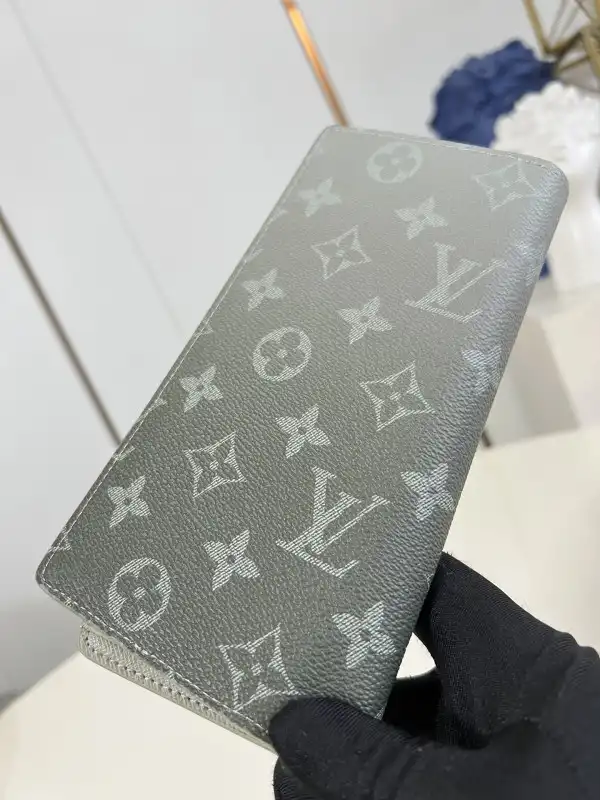 First bag ru LOUIS VUITTON BRAZZA WALLET-10*19*2cm