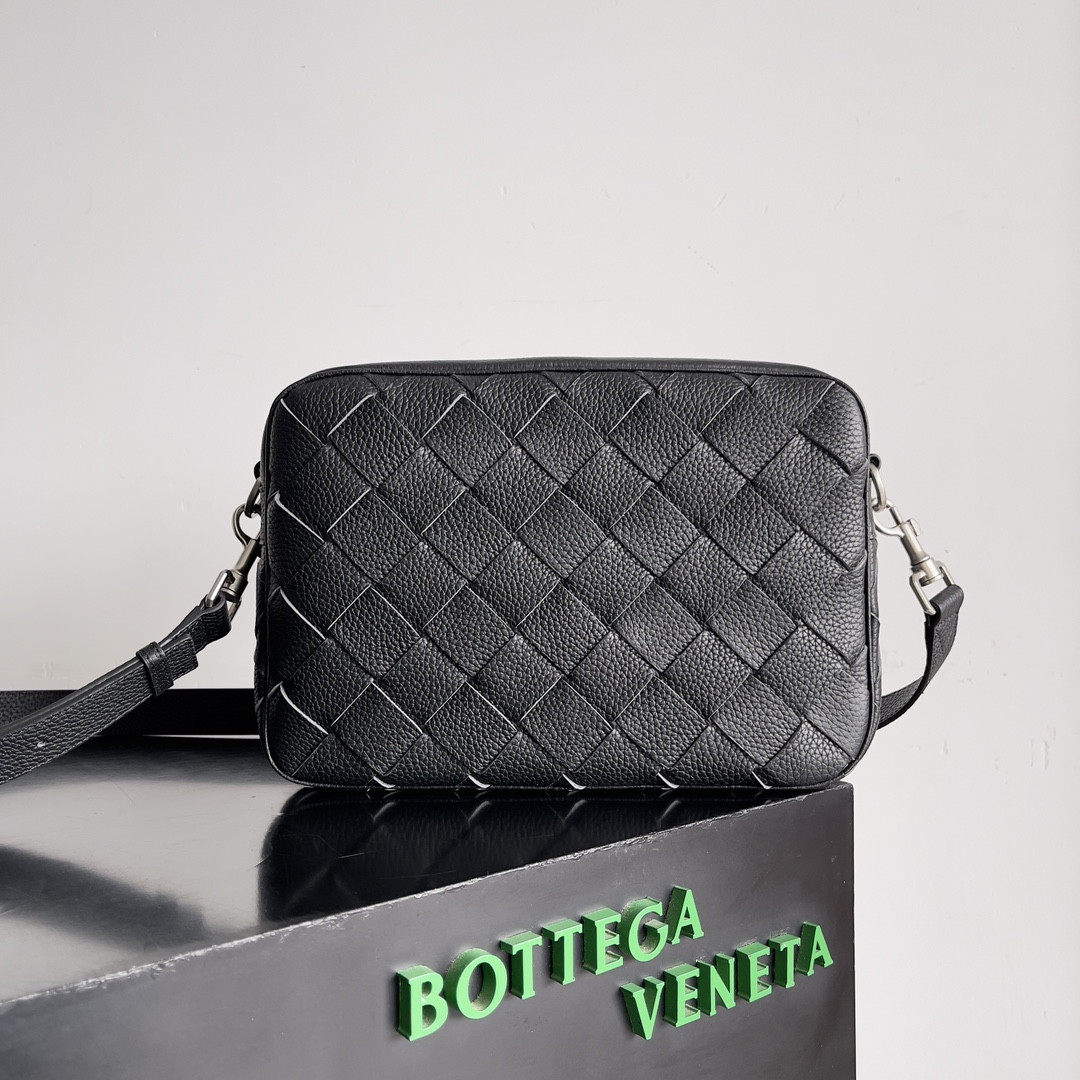 HOT SALE BOTTEGA VENETA Medium Intrecciato Camera Bag