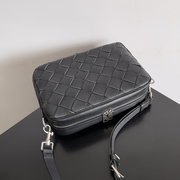 HOT SALE BOTTEGA VENETA Medium Intrecciato Camera Bag