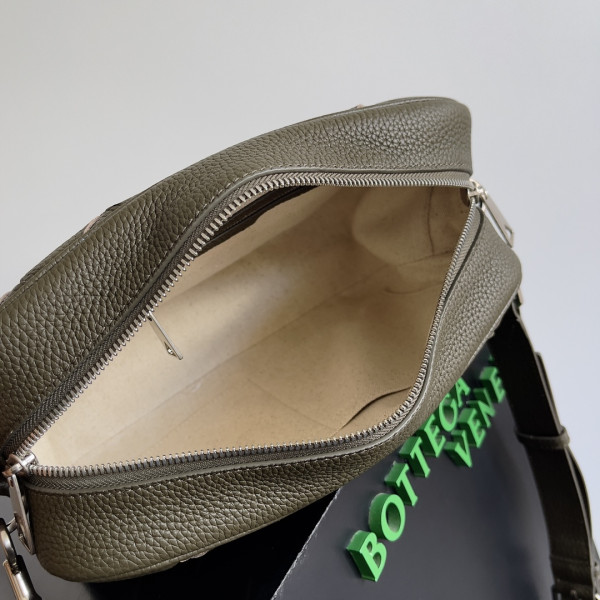 HOT SALE BOTTEGA VENETA Medium Intrecciato Camera Bag