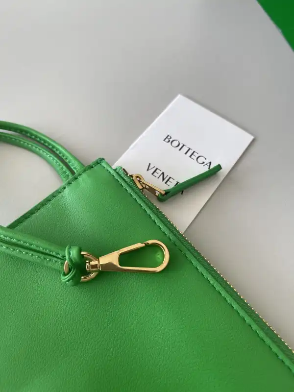 Yupoo bagsoffer BOTTEGA VENETA Small Arco Tote Bag