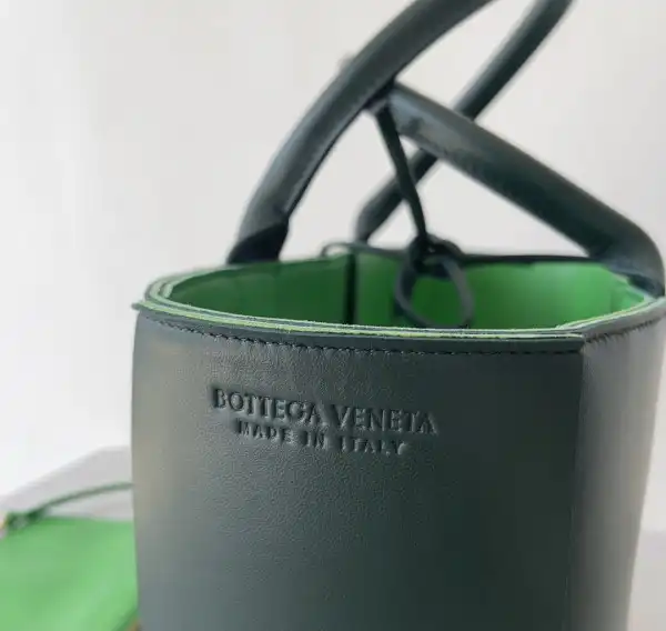 BOTTEGA VENETA Small Arco Tote Bag