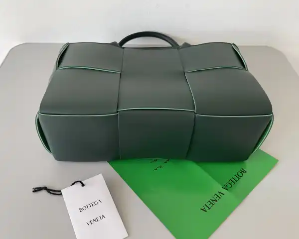 BOTTEGA VENETA Small Arco Tote Bag