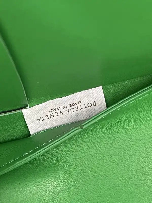 First bag ru BOTTEGA VENETA Small Arco Tote Bag