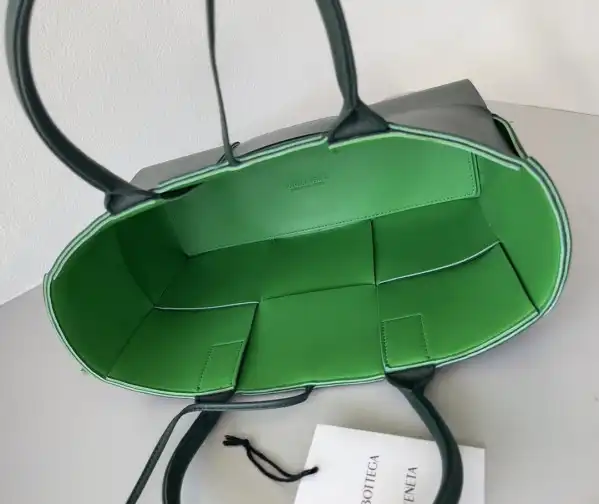 BOTTEGA VENETA Small Arco Tote Bag