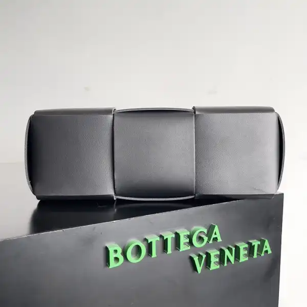 BOTTEGA VENETA Small Arco Tote Bag