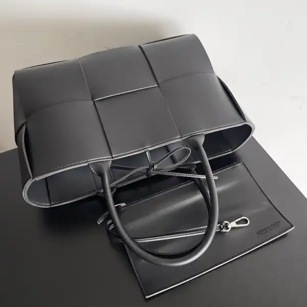 First Bag Ru BOTTEGA VENETA Small Arco Tote Bag