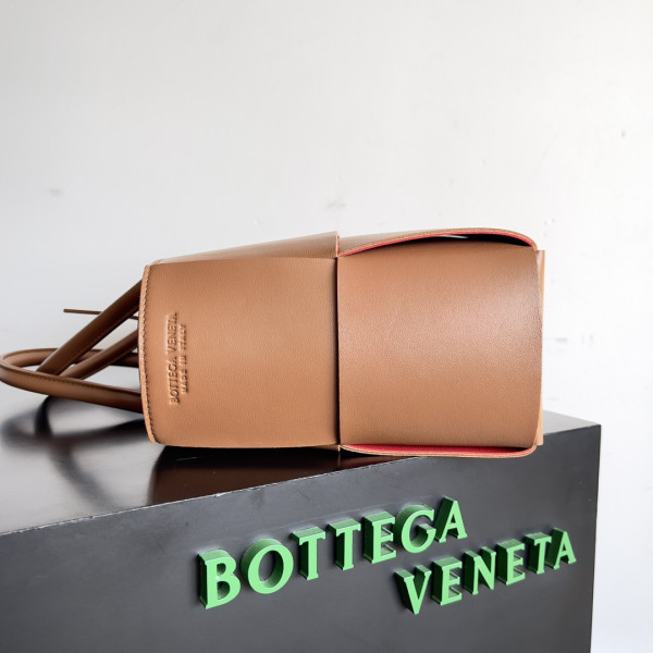 HOT SALE BOTTEGA VENETA Small Arco Tote Bag