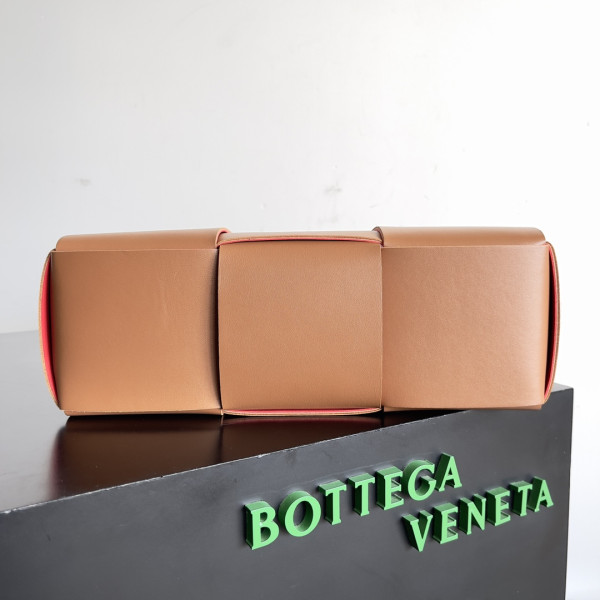 HOT SALE BOTTEGA VENETA Small Arco Tote Bag