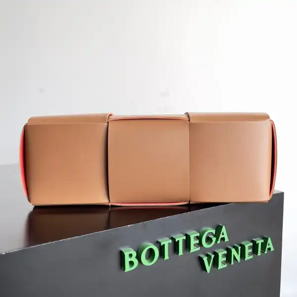 BOTTEGA VENETA Small Arco Tote Bag