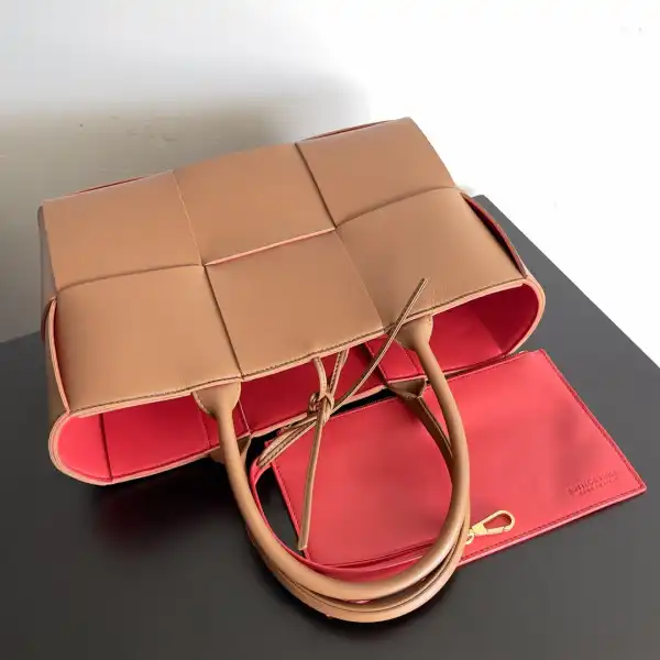 BOTTEGA VENETA Small Arco Tote Bag