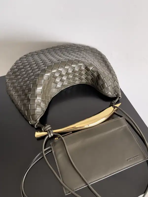 Frstbag ru BOTTEGA VENETA Medium Sardine