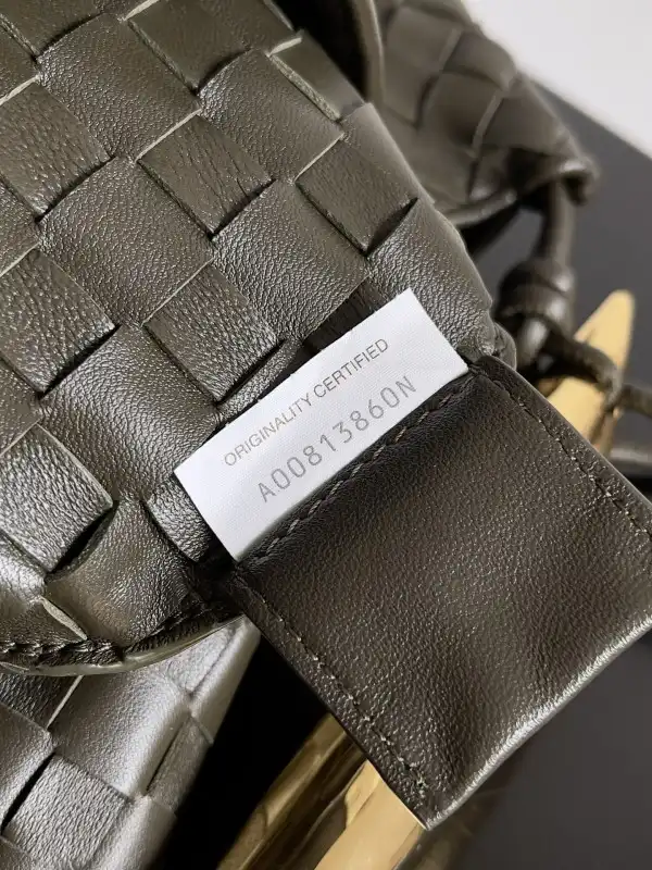 Firstbag Ru BOTTEGA VENETA Medium Sardine