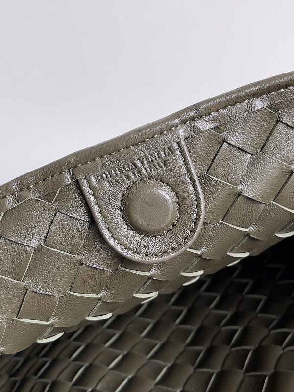 BOTTEGA VENETA Medium Sardine