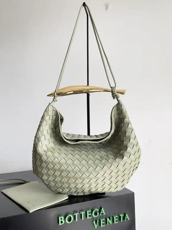 Firstbag Ru BOTTEGA VENETA Medium Sardine