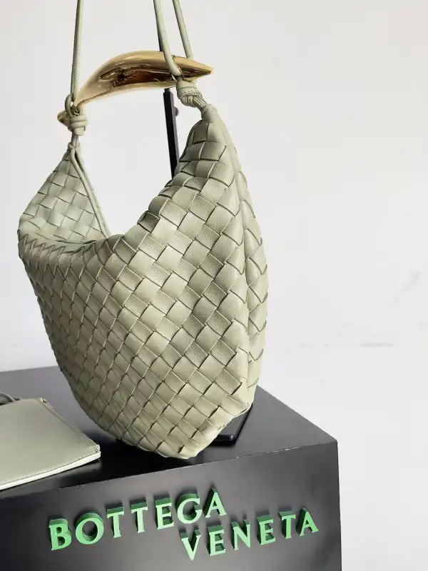 Firstbag Ru BOTTEGA VENETA Medium Sardine