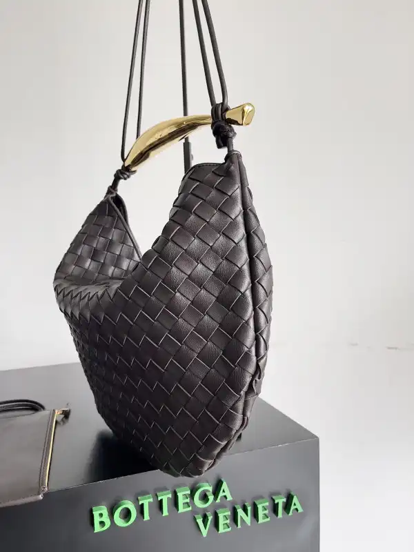 First bag ru BOTTEGA VENETA Medium Sardine