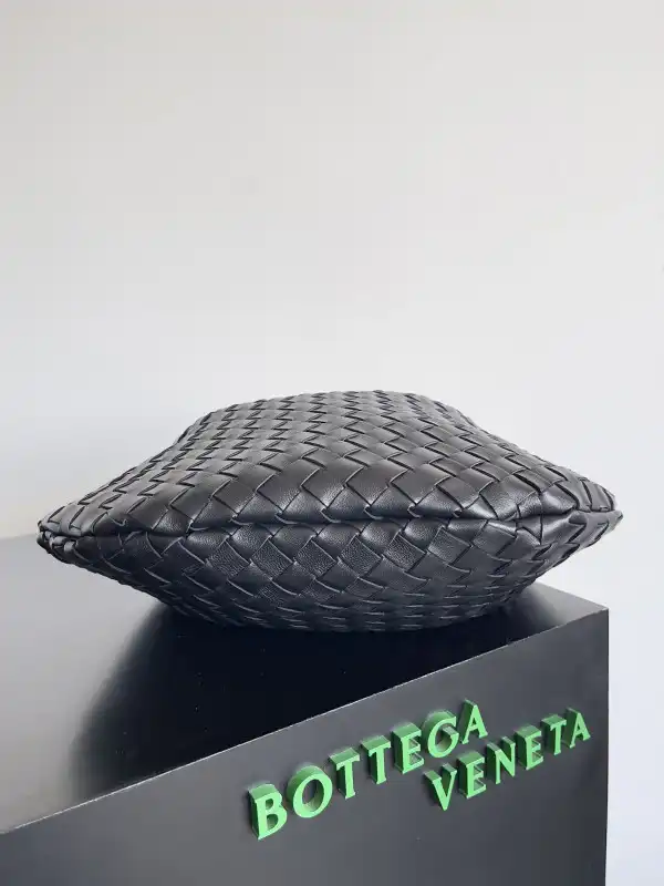 First bag ru BOTTEGA VENETA Medium Sardine