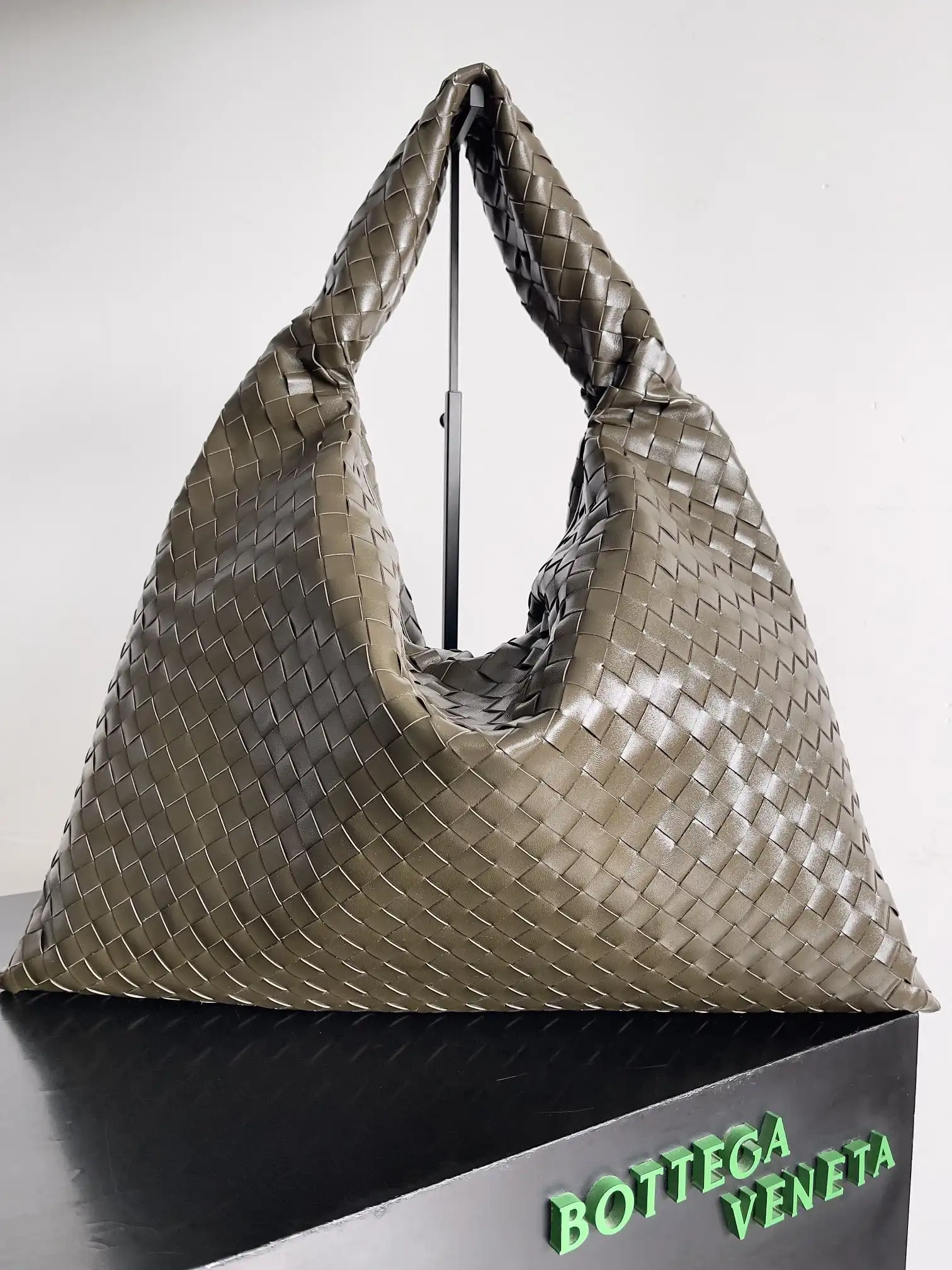 Frstbag ru BOTTEGA VENETA Large Hop