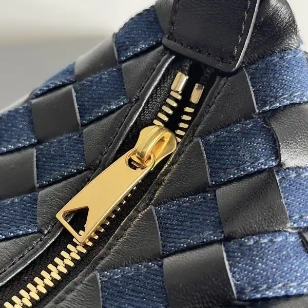 BOTTEGA VENETA Mini Wallace