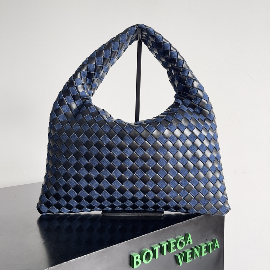 HOT SALE BOTTEGA VENETA medium Hop