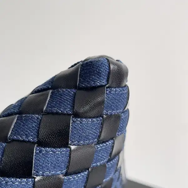 BOTTEGA VENETA medium Hop