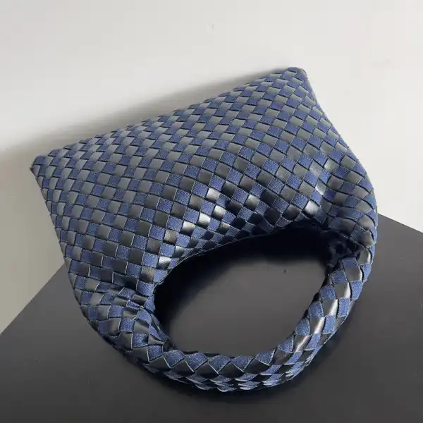 BOTTEGA VENETA medium Hop