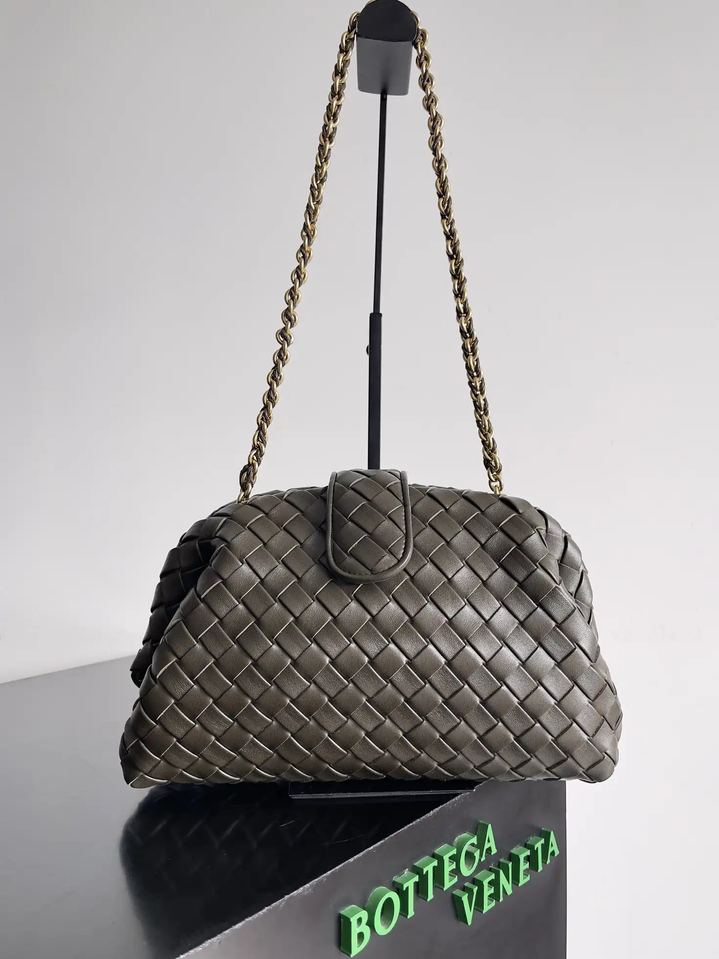 Firstbag Ru BOTTEGA VENETA Teen Lauren 1980 With Chain