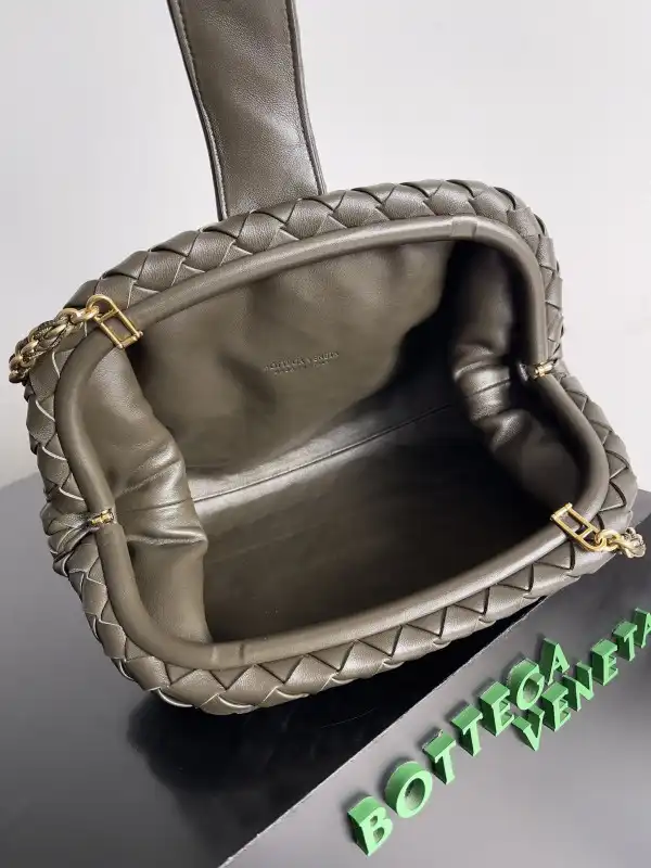 Bagsoffer yupoo BOTTEGA VENETA Teen Lauren 1980 With Chain