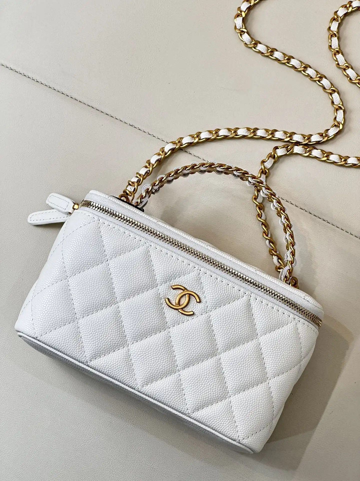 Frstbag ru CHANEL SMALL VANITY WITH CHANELASSIC CHAIN-16x9.5x8cm