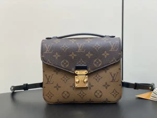 Frstbag ru LOUIS VUITTON Pochette Métis Backpack