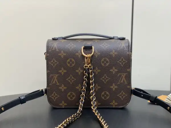 Rep LOUIS VUITTON Pochette Métis Backpack