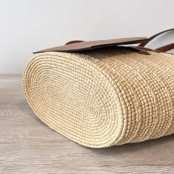 Affordable MEDIUM SUPPLE CELIN* CLASSIC PANIER in Raffia and calfskin