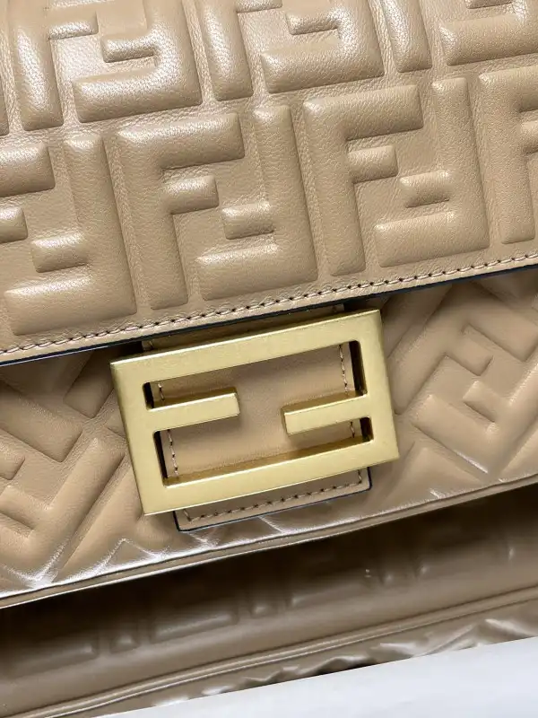 FENDI BAGUETTE-24x14x7cm