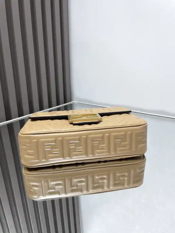 FENDI BAGUETTE-24x14x7cm