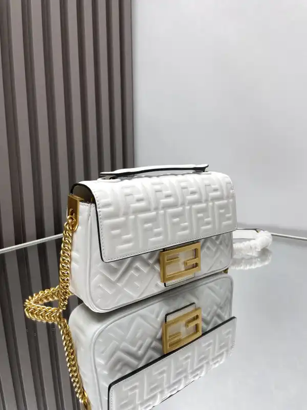 FENDI BAGUETTE 397B98-24x14x7cm