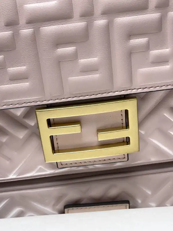 FENDI BAGUETTE 397B98-24x14x7cm