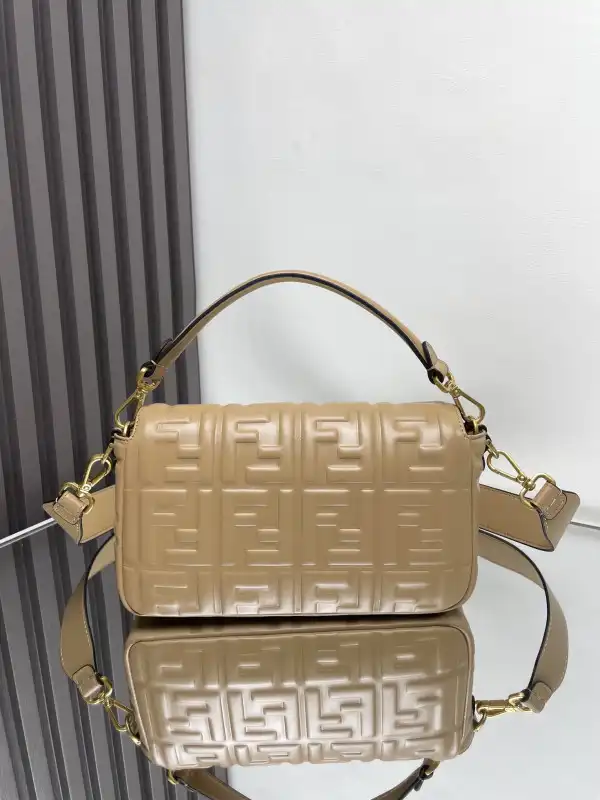 FENDI BAGUETTE-26*13*6CM