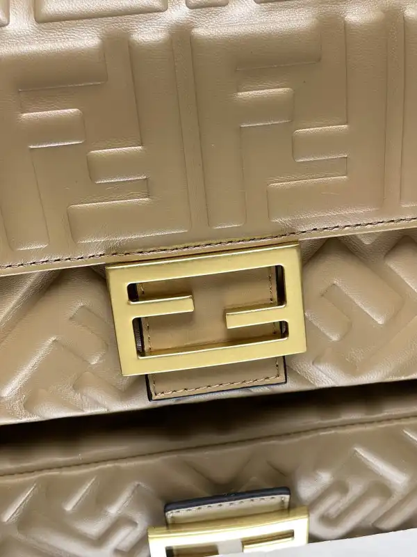 First Bag Ru FENDI BAGUETTE-26*13*6CM