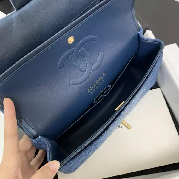 CHANEL FLAP BAG 20CM