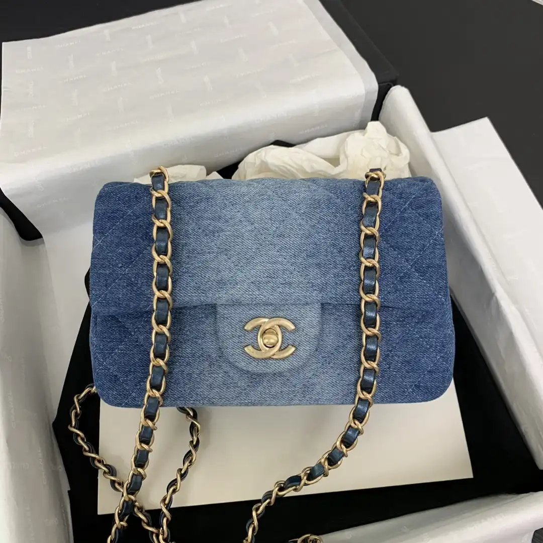 CHANEL FLAP BAG-25CM