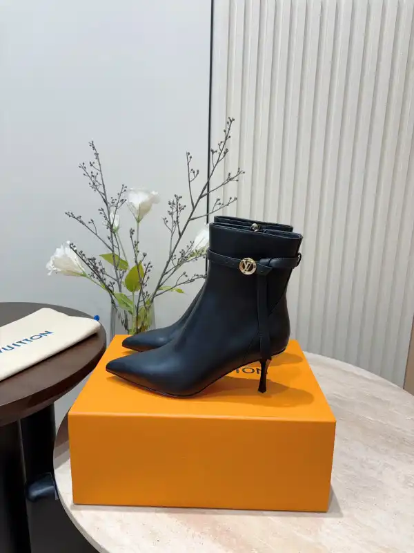 First bag ru Louis Vuitton Stellar Ankle Boot